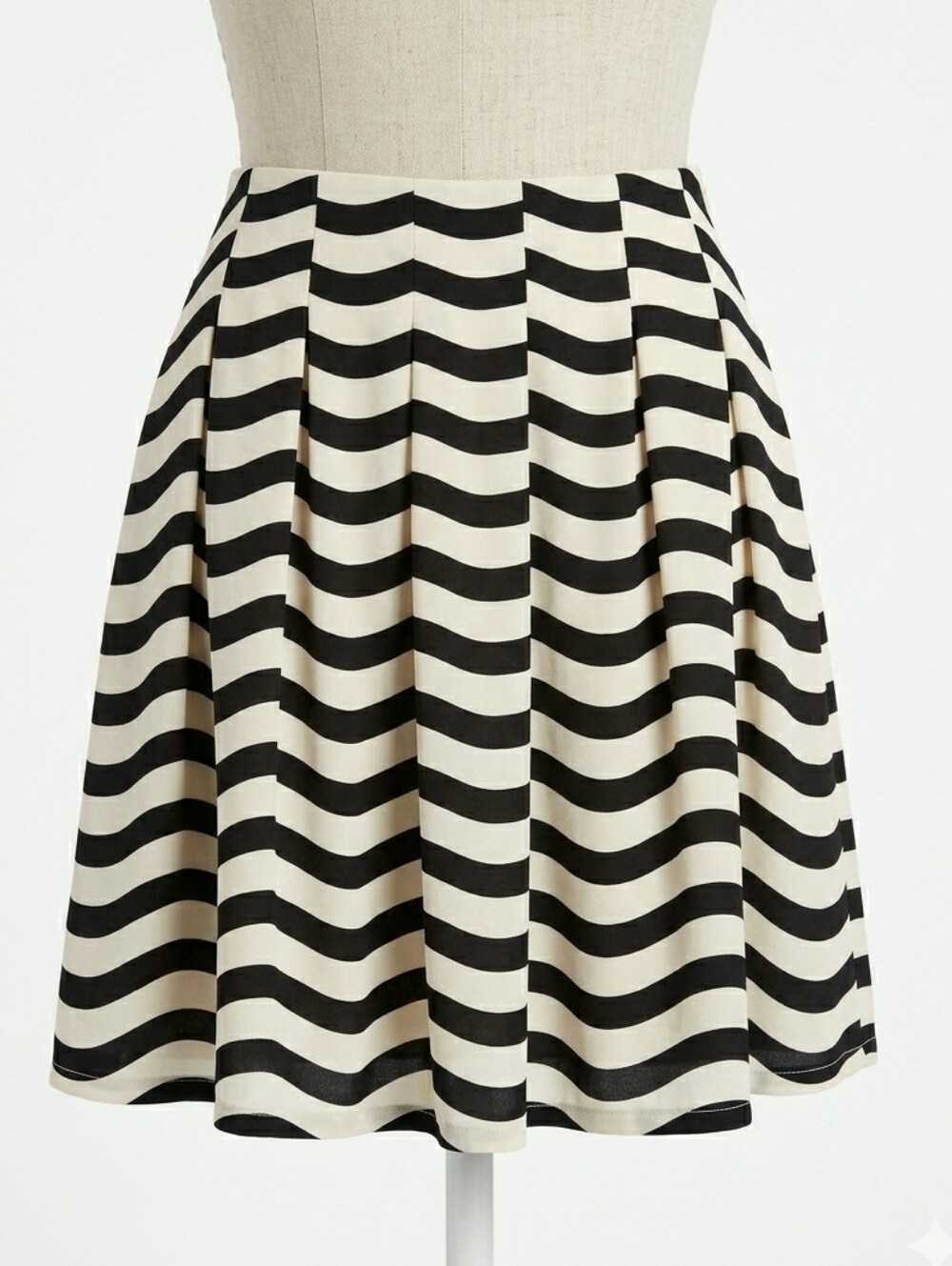 BANANA REPUBLIC Black & Cream Wavy Striped Pleated Skater Skirt Size 6